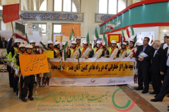 خوشامدگویی کودکان به آخوندی از جنس ایمنی