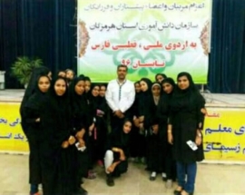 عکس یادگاری دانش آموزان هرمزگانی قبل از اعزام به اردو